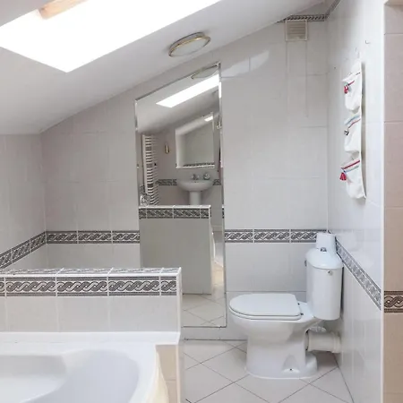 Adventura Hostel *