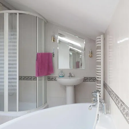 Adventura Hostel *