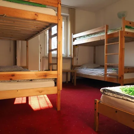 Adventura Hostel *